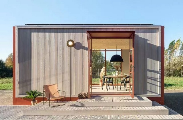 La mini-casa prefabbricata alimentata ad energia solare